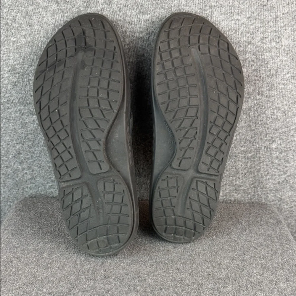 OOFOS OOriginal Sport Recovery Sandals‎ Black and Silver Flip-Flops Size 12